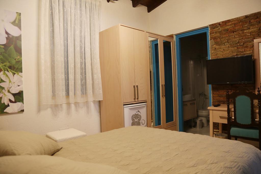 Cypriot Swallow Boutique Hotel Nicosia Room photo
